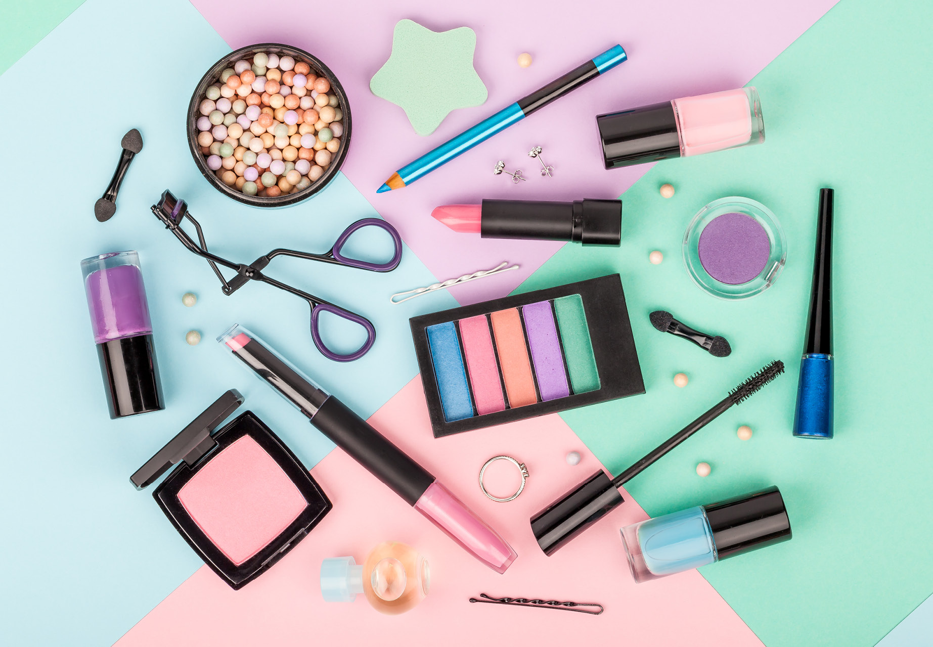 Một bộ trang điểm cơ bản tạo nên lớp trang điểm trong suốt và đẹp không tì vết Một bộ trang điểm cơ bản tạo nên lớp trang điểm trong suốt và đẹp không tì vết